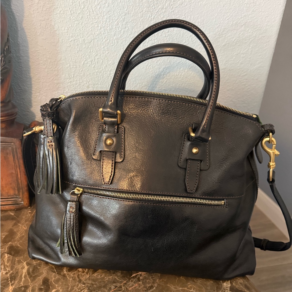 Nwot Dooney & Bourke Clayton Florentine - Black Leather Handbag & Gold Accents